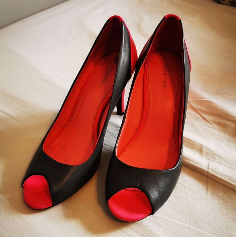 Size 9 peep toe pumps